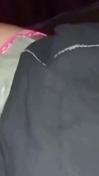 Adik tiri comel menjemput saya untuk berkongkek semasa dia bersendirian di bilik tidurnya