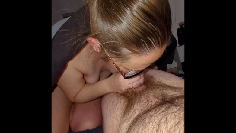 Chugmymilk69: รุ่นแม่น่าเย็ดหีแน่นดูดและเย็ดควยใหญ่