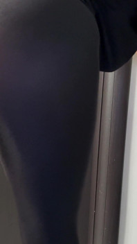Quần legging đen bó sát xì hơi hôi thối