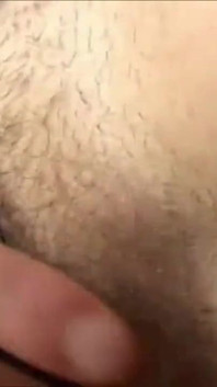 Yüzüne boşalıyorlar ama o onları emmeye devam ediyor.