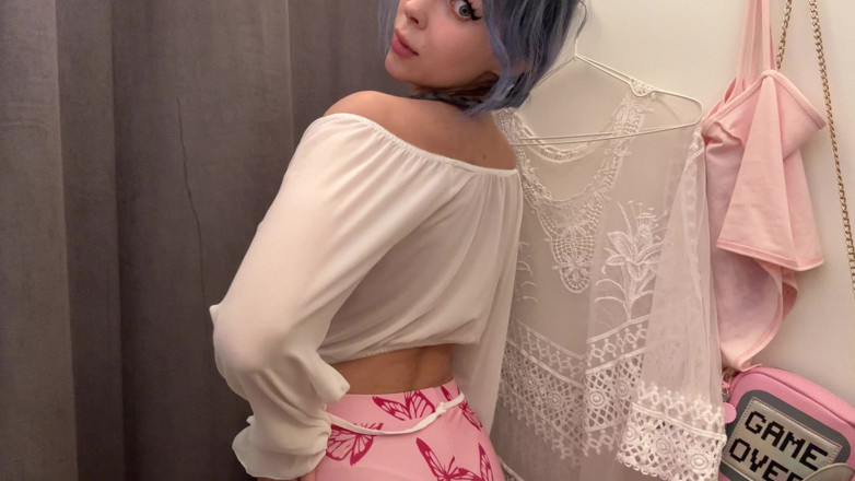 Little_Kitty69: Riesci a vedere i miei capezzoli duri direttamente attraverso questo...
