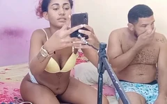 Gái teen xinh đẹp làm tình trên cuộc gọi video với Leo Ogro