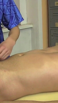 Chase Anderson y Oscar Hart en el vestuario, mamada y follada
