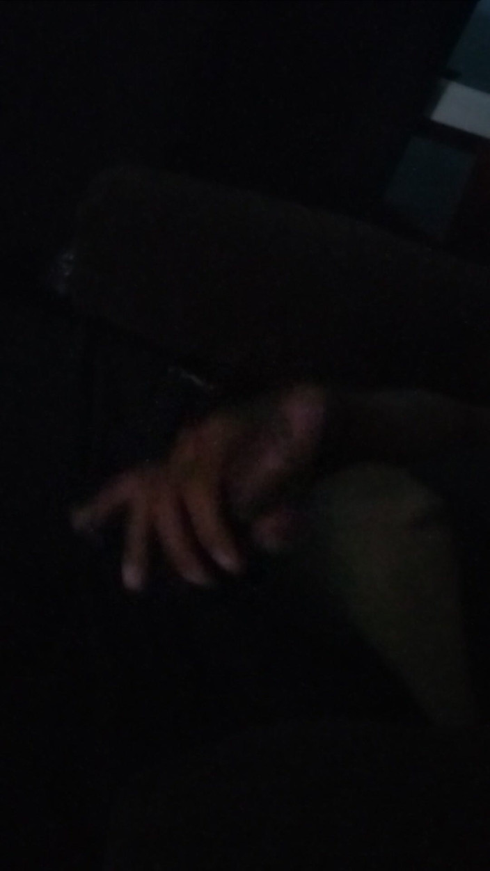 AlexAlejandro13: Sentado En El Sofa
