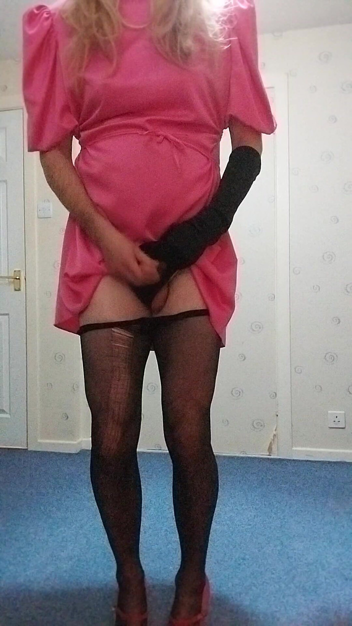 Cindy Belfast: Blonde Sissy Gorgeous Cum in Pink