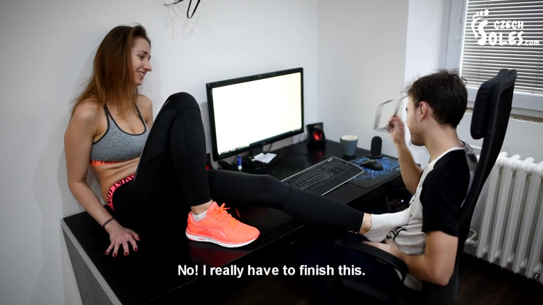 Czech Soles - foot fetish content: Dikawal oleh kakinya yang berbau