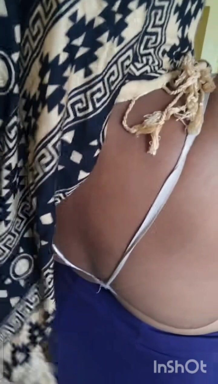 Priya aunty: Mătușă din sat în sari purtând