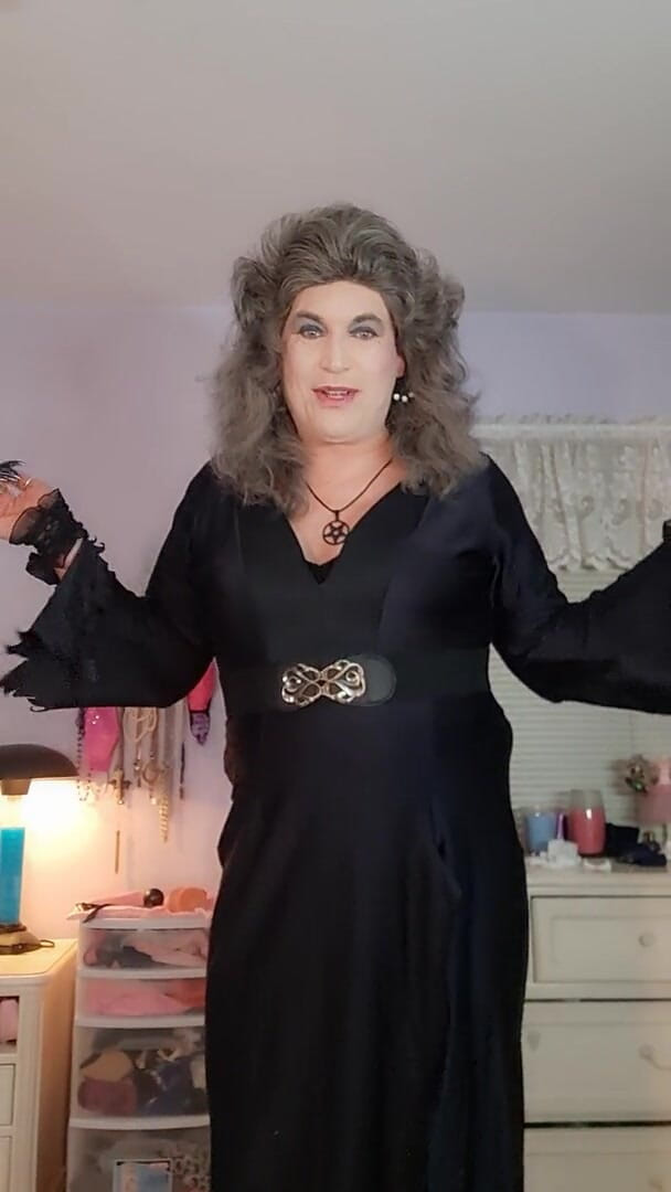 Victoria Lecherri: Kontes Victoria Queen'den cadılar bayramı kutlu olsun!