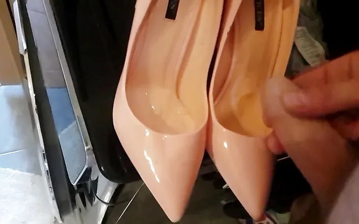 Milosbroz: Cum on new sexy high heels my girl NO AUDIO