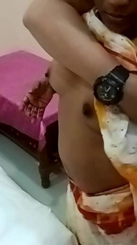 Mladý švagr náhle vstoupí do ložnice a plný masti romantický sex s novomanželů Priyanka Bhabhi