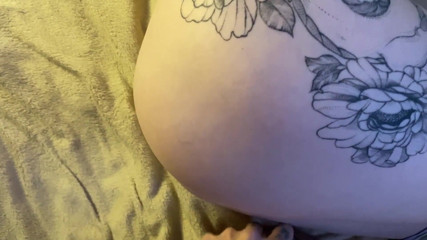 AmateurRU: Kanepede evde Rus amatör porno