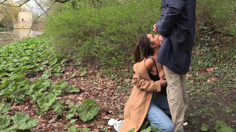 Latin Trans: 我的婊子aleyda在布鲁日拜访我时给我口交