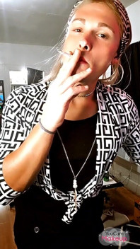 Une super salope devenue femme au foyer