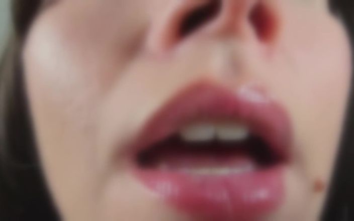 EmmasBetterLife: Asmr Gfe lamiendo la lente