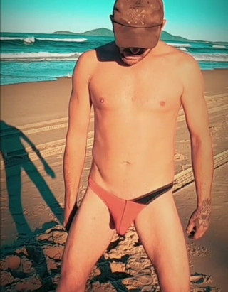 Madaussiehere: Prövar på alla mina baddräkter på stranden