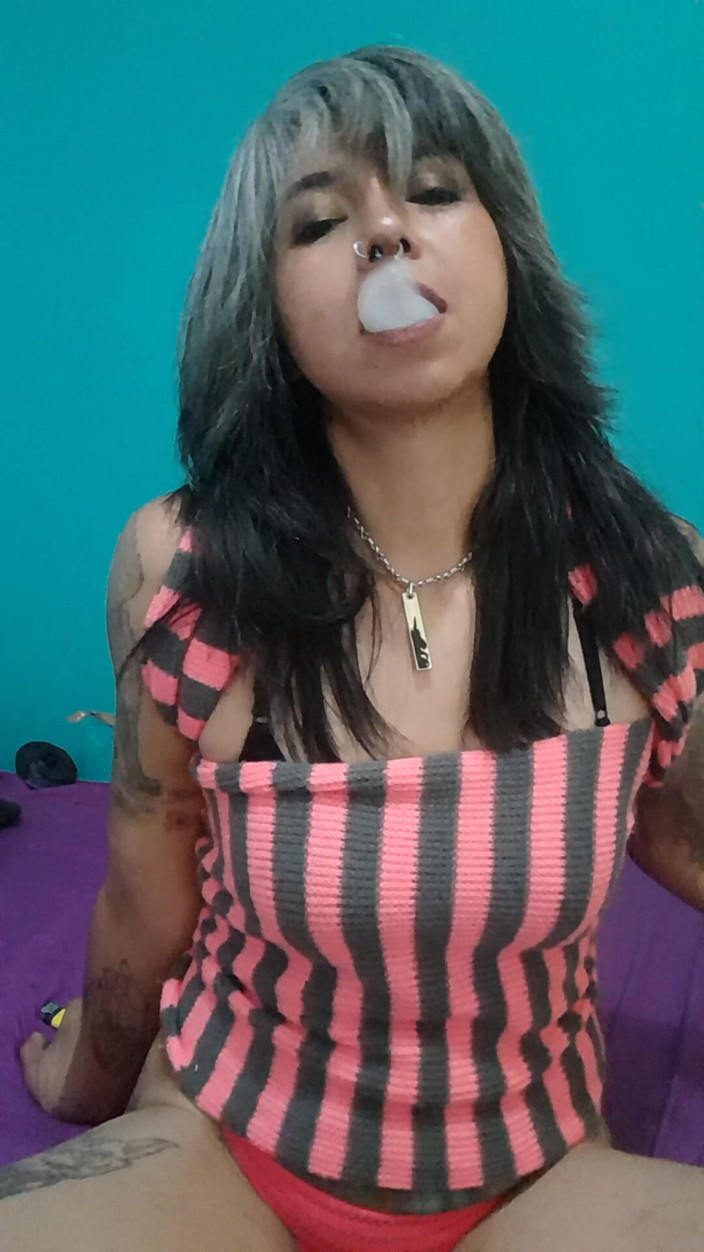Casia Castro: Hút thuốc. Seduction