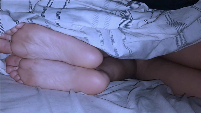 Bananacaseros: Er zeichnet mich auf, wie ich meine Füße und meinen...