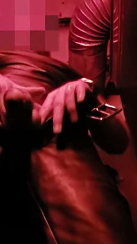 Fuerte corrida después de cruising el cuarto oscuro