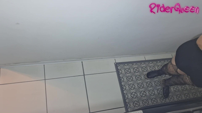 Riderqueen: Мачуха трахає пасинка на кухні - відео для шанувальників товстушки