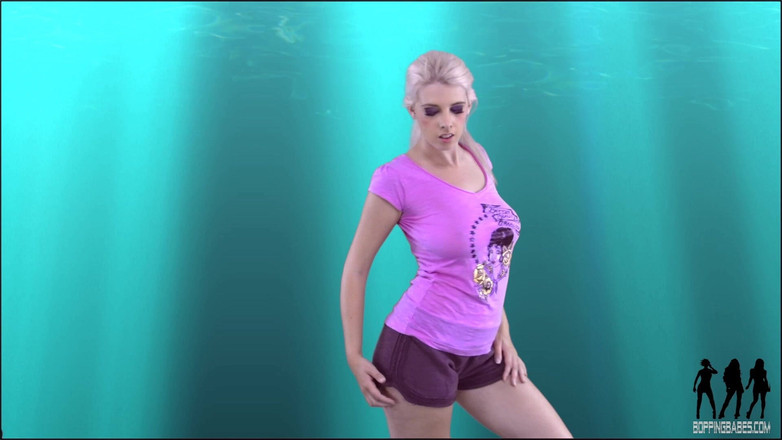 Bopping babes: Holly M - rosa y alegre