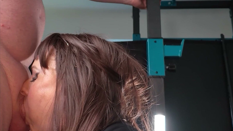 ithastopeefun: Záběr zblízka na dávení, šukání do obličeje se Slo-mo Cum a...