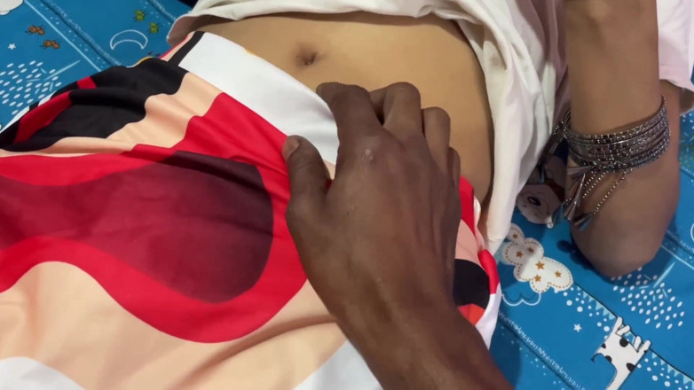 Bongcouplexxx: POV Indische Desi Bengaalse huisvrouw wordt geneukt door een vriend...