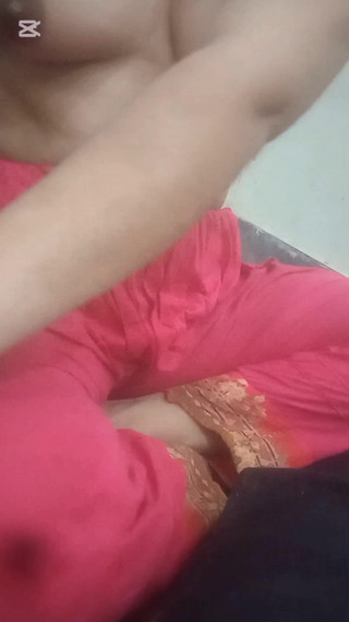 Iram khan: Desi Srepsister ile seks