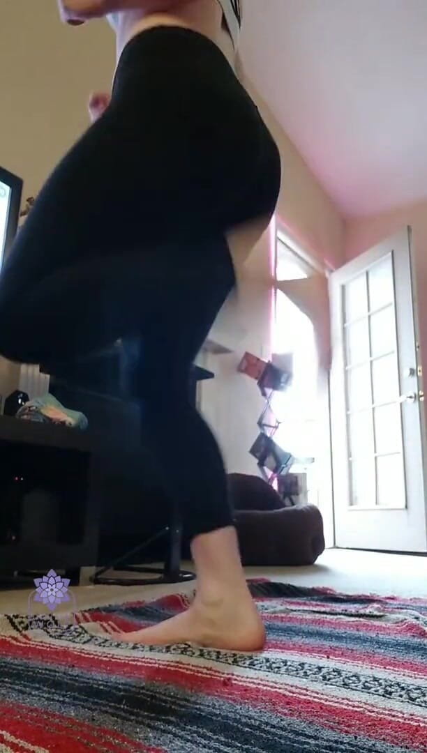 Dahlia Wolf: Spandex workout 2