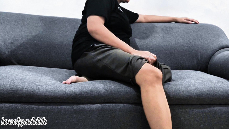 Lovelyaddik: Dělám sólo silvestr párty.