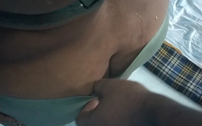Tamil lesbian: Foreplay After Bathing