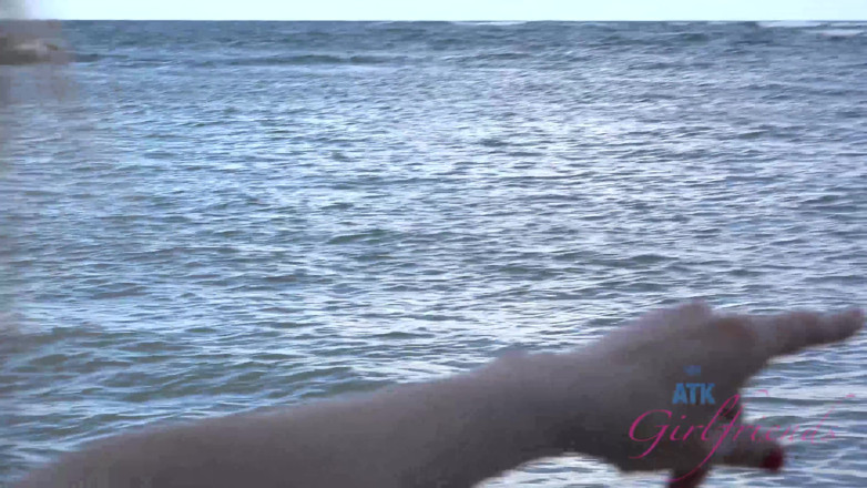 ATK Fans (Girlfriends): Vacanza virtuale su Molokai con Emma Evins 4/5