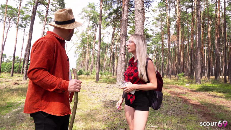 Scout69: Deutsches fittes brille mädchen mit dicken titten gibt fremden einen...