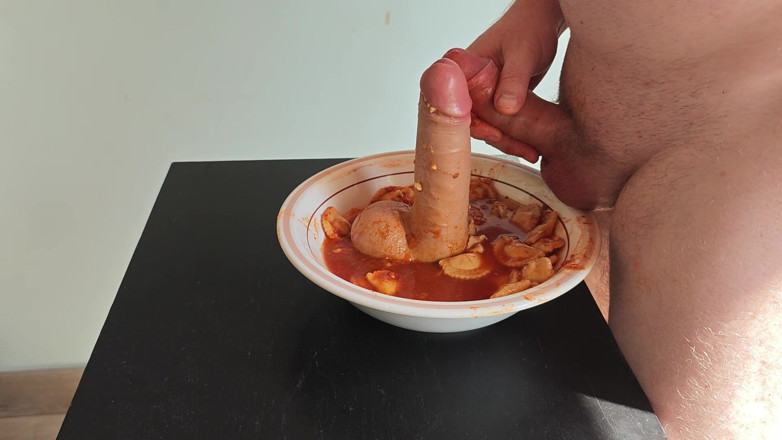Food Pissplay: Jag kissar i min middag och kommer till slut