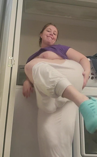 KinkyKatie: Jatuhkan tip jika Anda ingin video yang lebih imut seperti...