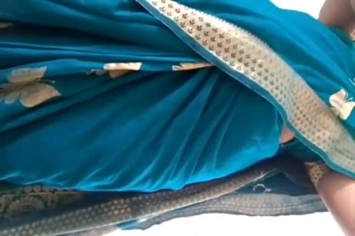 Pig pussy: La zia tamil mostra tutto