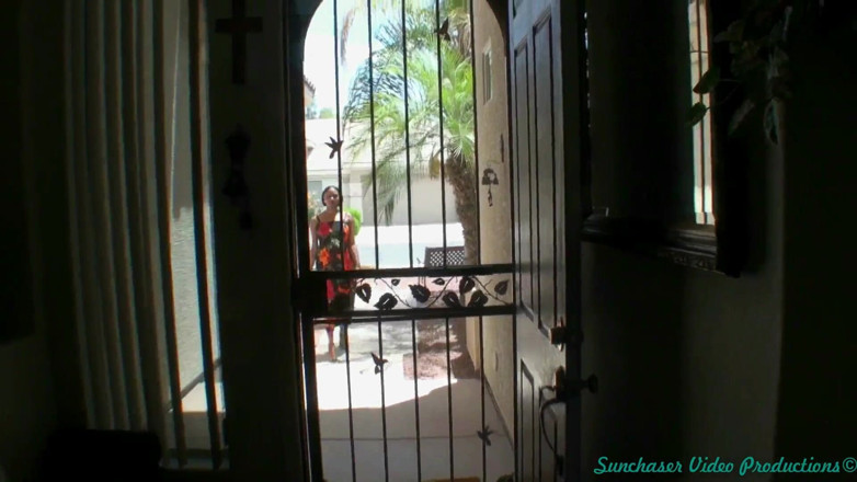 Pregnant amateurs: Pregnant neighbor gets some sugar from the guy next door