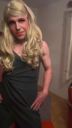Laura Luiscz: Sissy Crossdresser Cat Walk Training