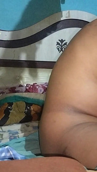 Desi Bhabhi gasi swoje pożądanie w deszczową noc