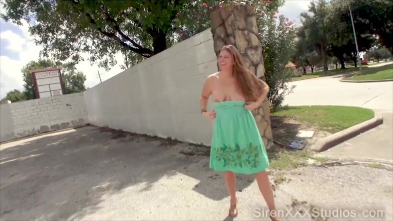 Siren XXX Studios: Soția sexy fute străini afară