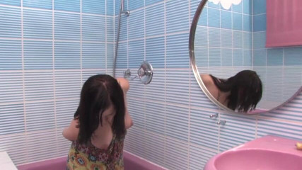 Bizare & Extreme: 黑发少女被绑在淋浴间里