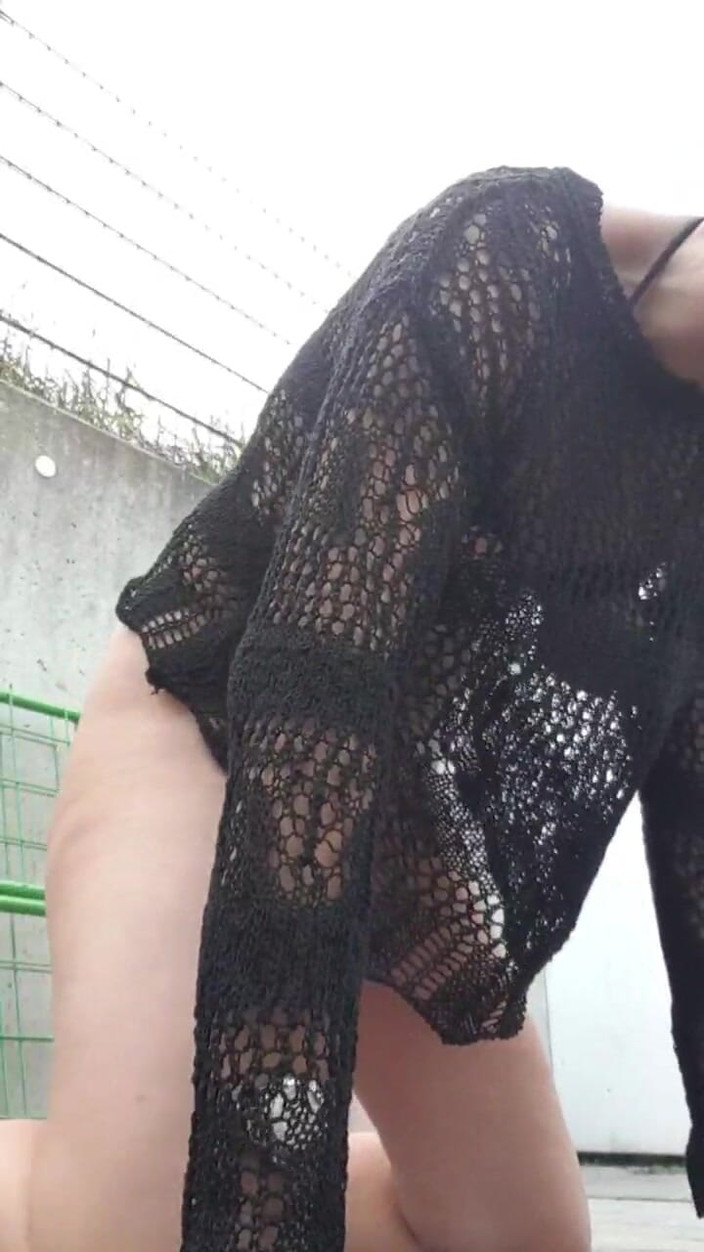 JulieEroticDress: Lihat aku muncrat di luar ruangan sambil bugil