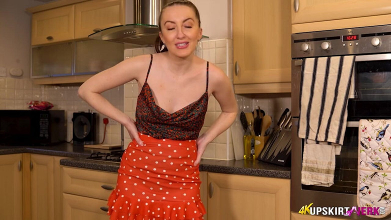 SkirtJerk: Sophia Smith - sevgililer günü ikramı