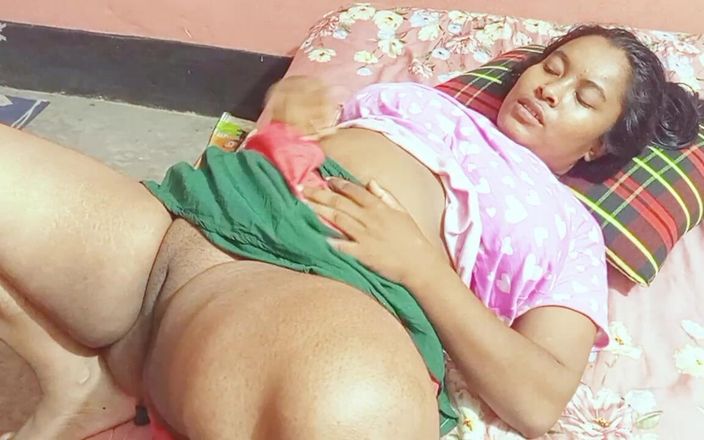Riyamoni: रसोइया खत्म किया और उसके बिस्तर में बैठ गया, मैं उसके कमरे में गया और उसे गले लगाया