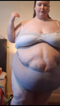 SSBBWはシャワーの後に着替えます