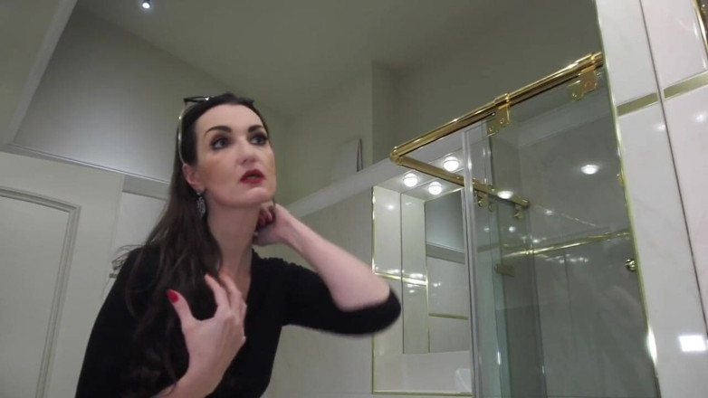 Lady Victoria Valente: Salto alto, degraus altos no Banheiro - clipe de fetiche de...