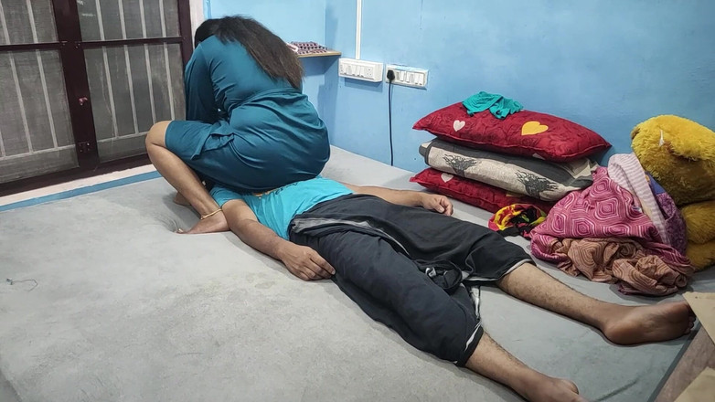 Vaigavarun Feet romance: Romanticismo da seduta sul petto
