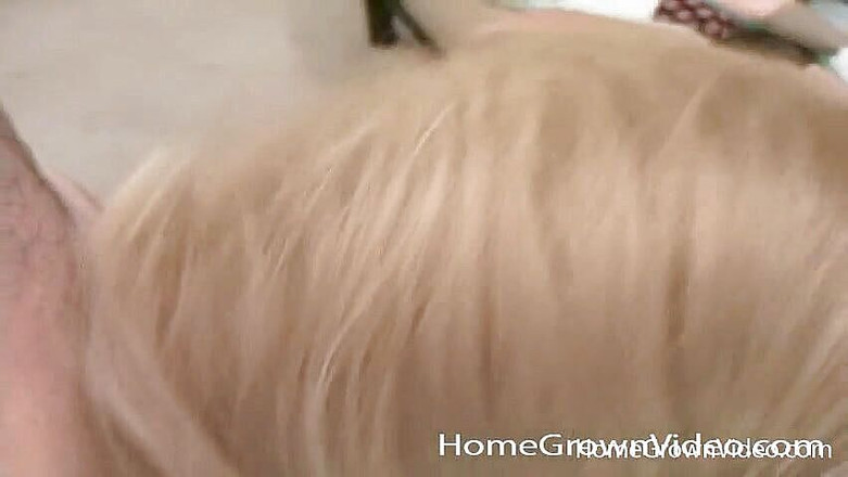 Homegrown Wives: Drea bere tvrdého ptáka hluboko do svého těsného zadku