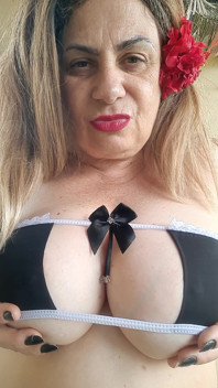 Vivi Guedez - Sexy Bunny Jumping