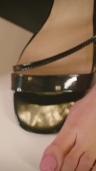 Footjob von der vollbusigen blondine stella cardo