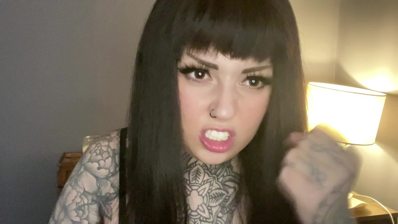 Miss Valentina: Nữ thần xăm mình tại nhà JOI